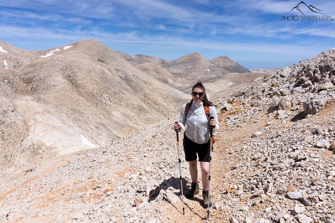 Reisebloggerin Biggi Bauer auf dem Wanderweg zum Pachnes