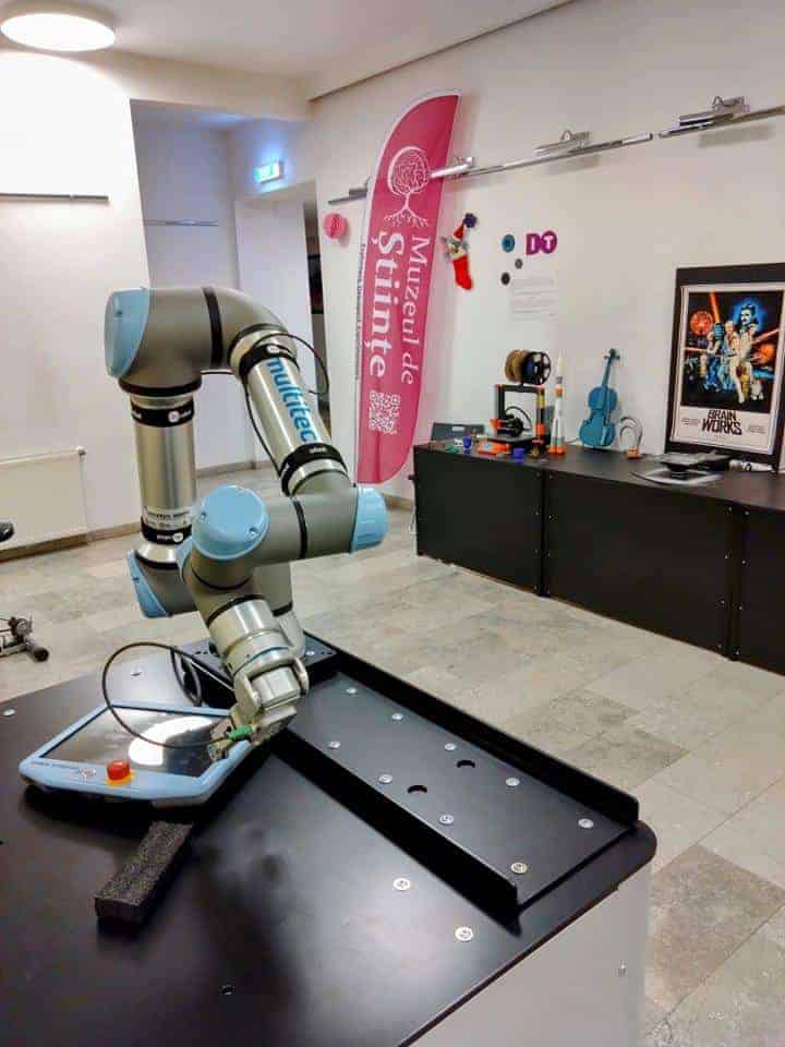 muzee brasov muzeul de stiinte robot sala