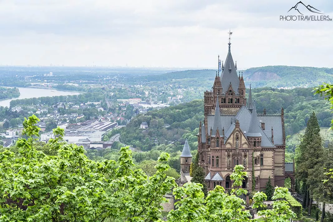 Blick auf Schloss Drachenburg