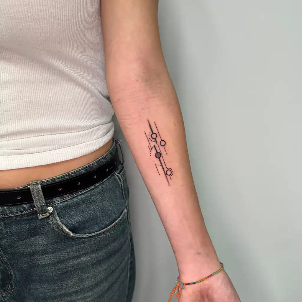 Fineline, Whip Shading Tattoos Minimalistisches Arm Tattoo - Fineline Tattoo München