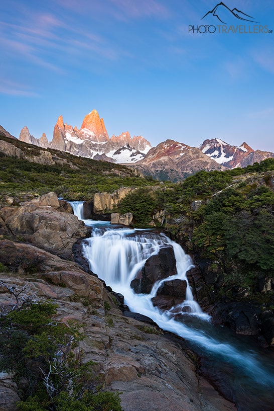 Der geheime Wasserfall beim Fitz Roy im Morgenlicht