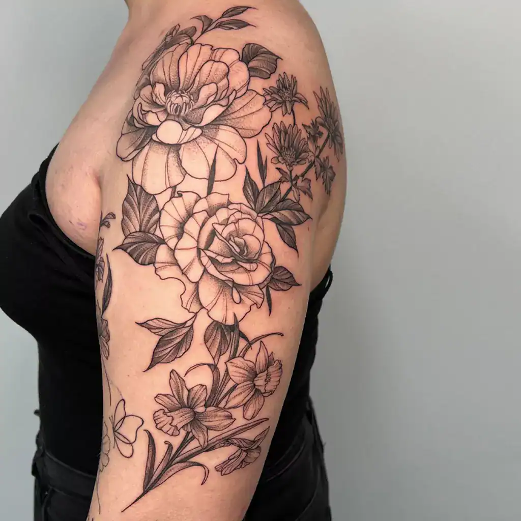 fineline tattoo Pfingstrosen mit Blättern