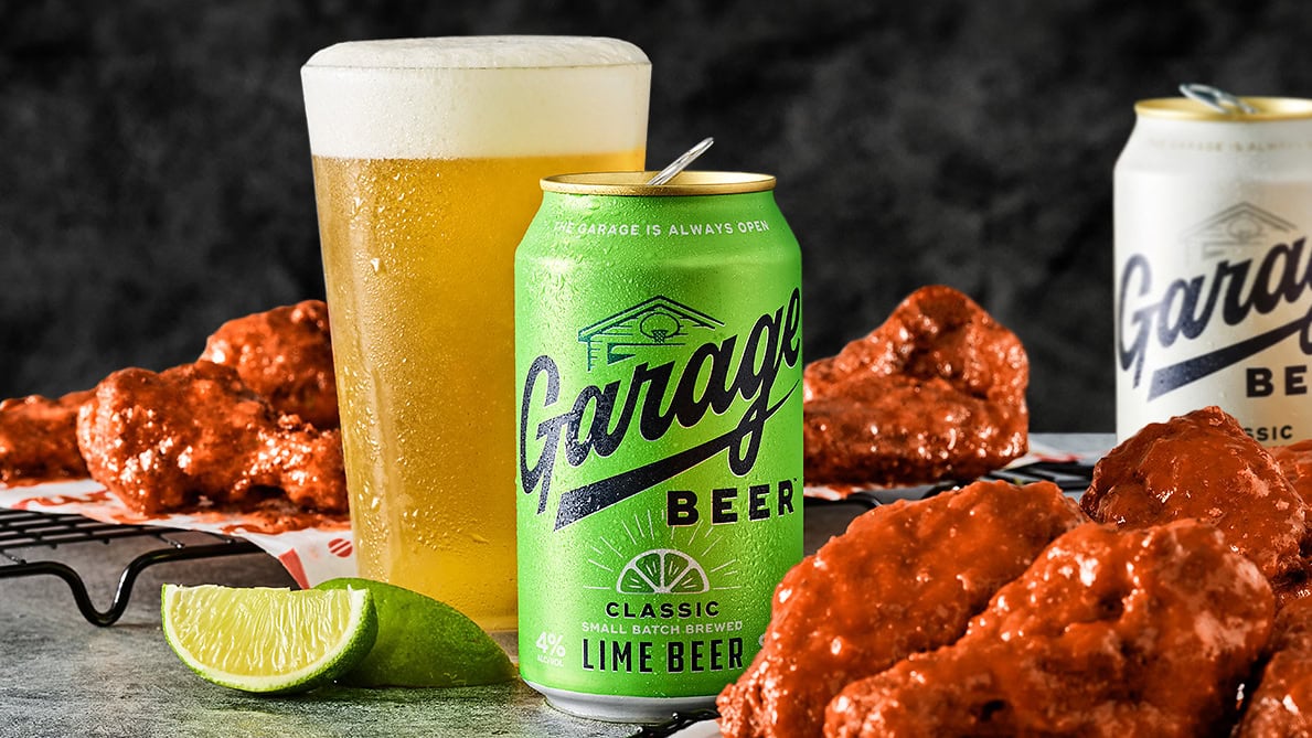 Garage Beer Classic Lime pairs with Red Robin’s bone-in chicken wings as the Kelce brothers’ beer brand rolls out nationwide. Image Courtesy of Red Robin