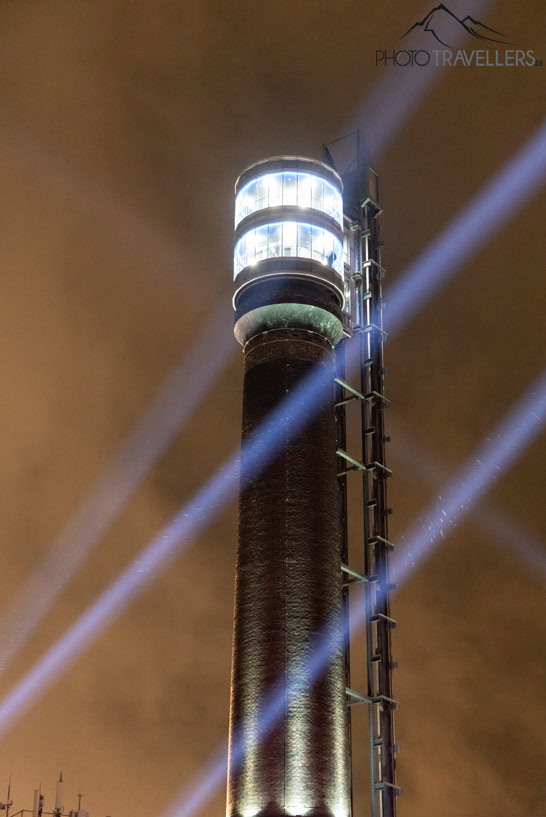 Blick auf den Chimney Viewing Tower in Dublin bei Nacht