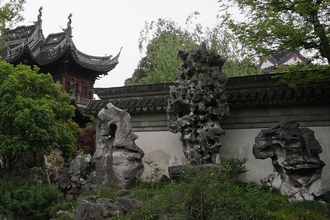 Der Exquisite Jade Rock und eine Pagode im Yu-Garten in Shanghai