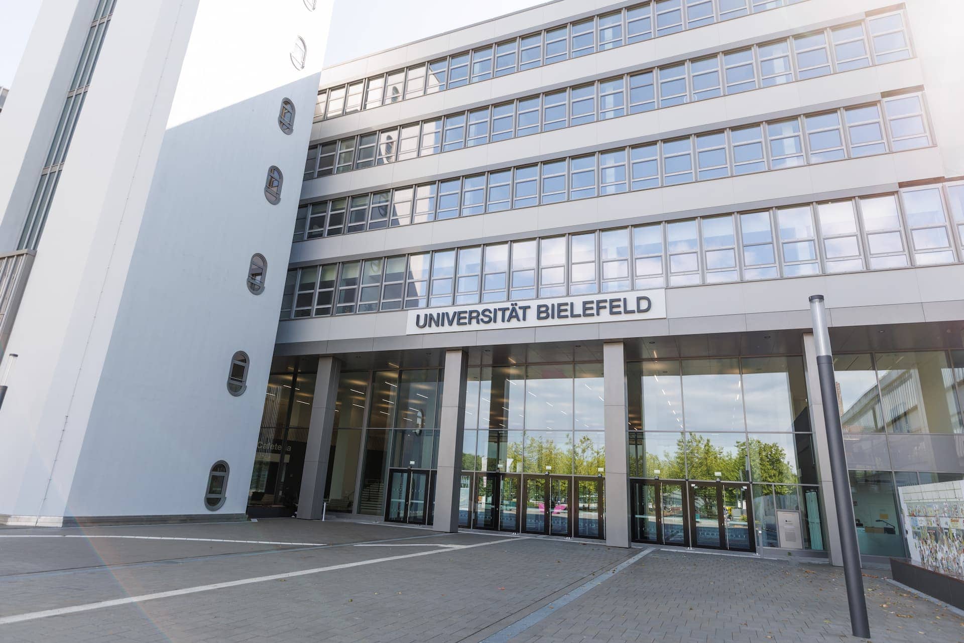 Eingang Uni Bielefeld