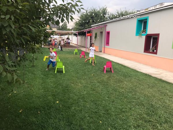 În Picioarele Goale locuri de joacă sector 3 Bucureşti.jpg În Picioarele Goale locuri de joacă sector 3 Bucureşti.jpg