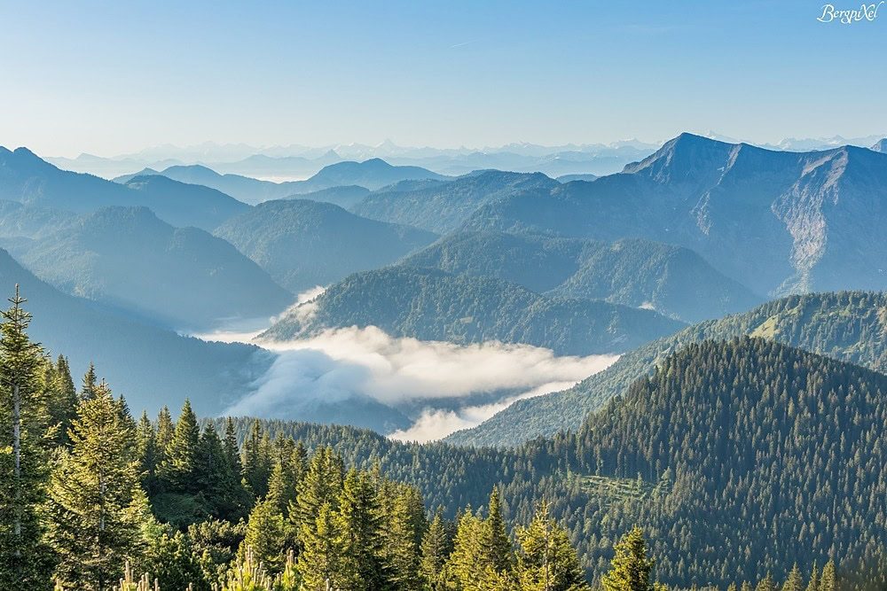 Der Blick vom Hirschberg-Gipfel