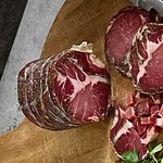 Purée de pois cassés au bruccio et lardons de coppa