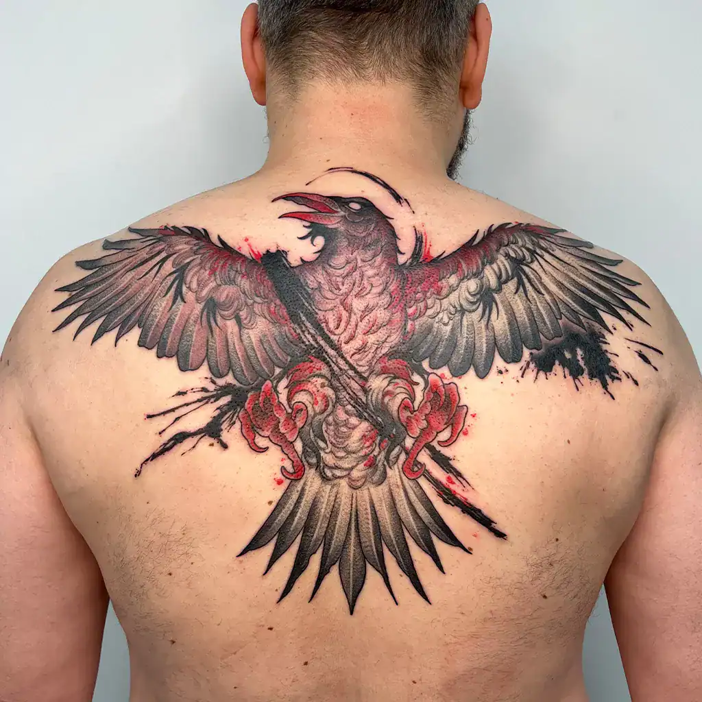 Surface Tattoo Studio München Tattoo München | Surface Tattoo Studio sketchy watercolor tattoo eines Rabens auf dem Rücken