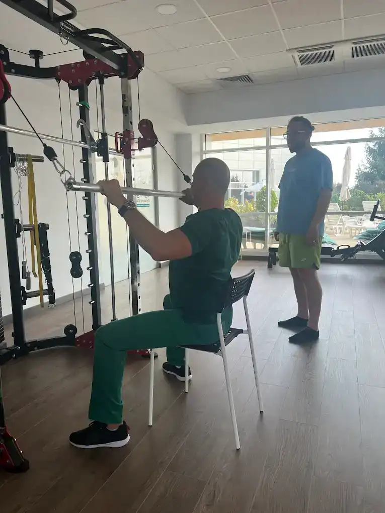 Tracțiuni la scripete sub supraveghere