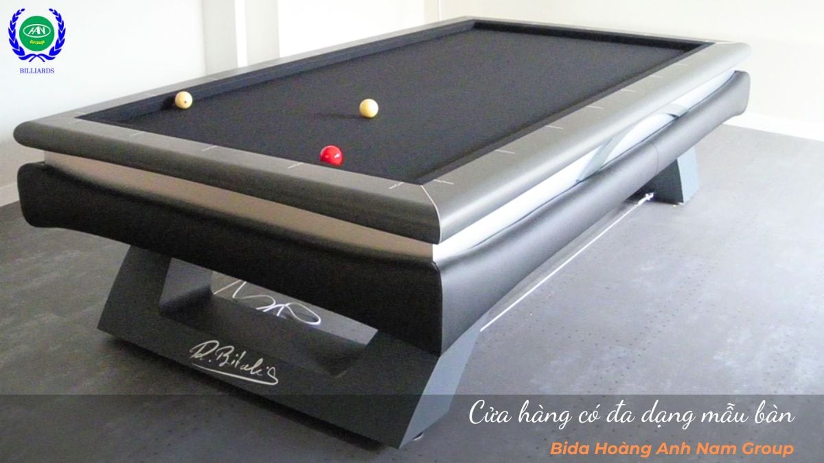 Cửa hàng có đa dạng mẫu bàn
