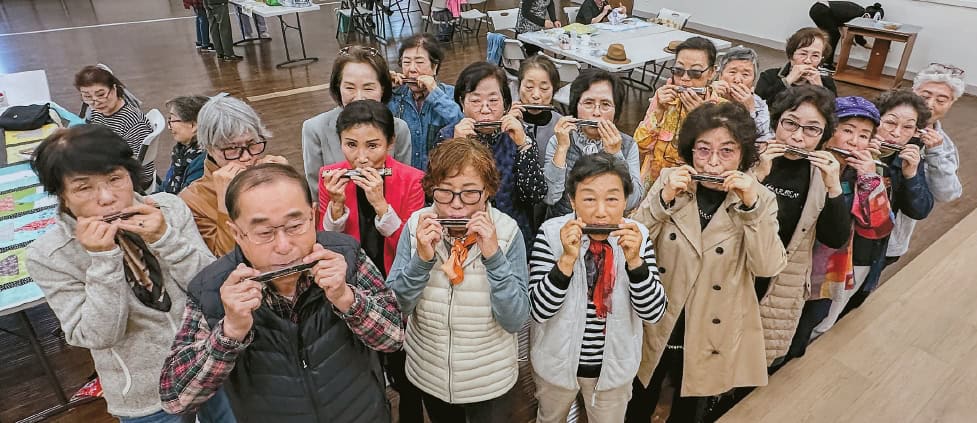 Korean American harmonica group LA Kings rehearsal at LA Korean Town Senior Center