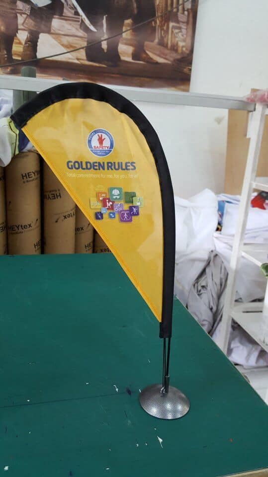 Mini teardrop table flag