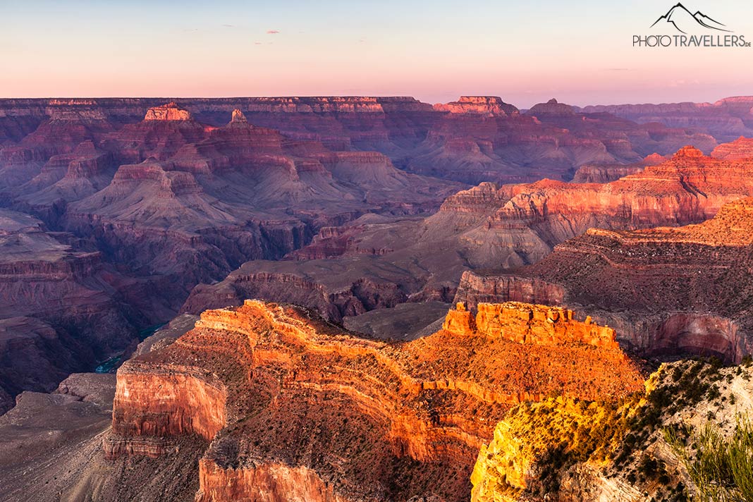 Sonnenuntergang über dem South Rim am Grand Canyon in Arizona