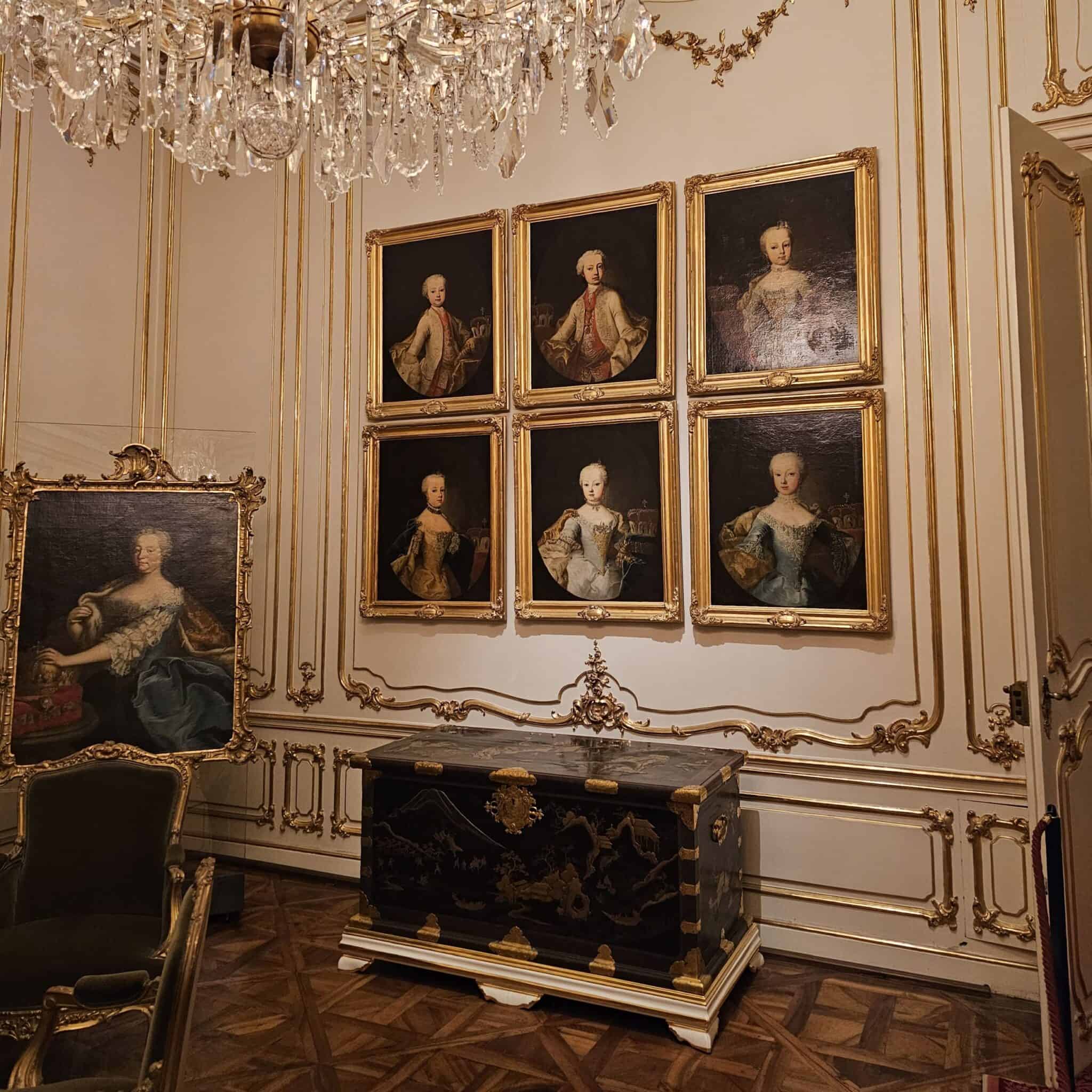 Camera balcoanelor, cu portrete ale unor copii ai Mariei Theresa