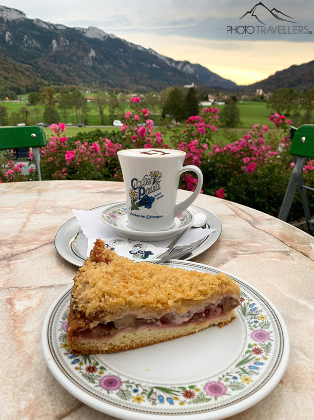 Kaffee und Kuchen im Café Pauli mit Blick auf die Alpen
