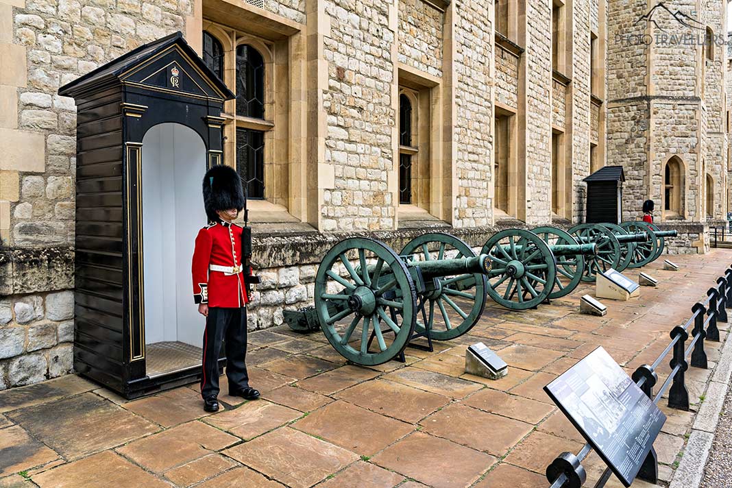 Wache vor dem Tower of London