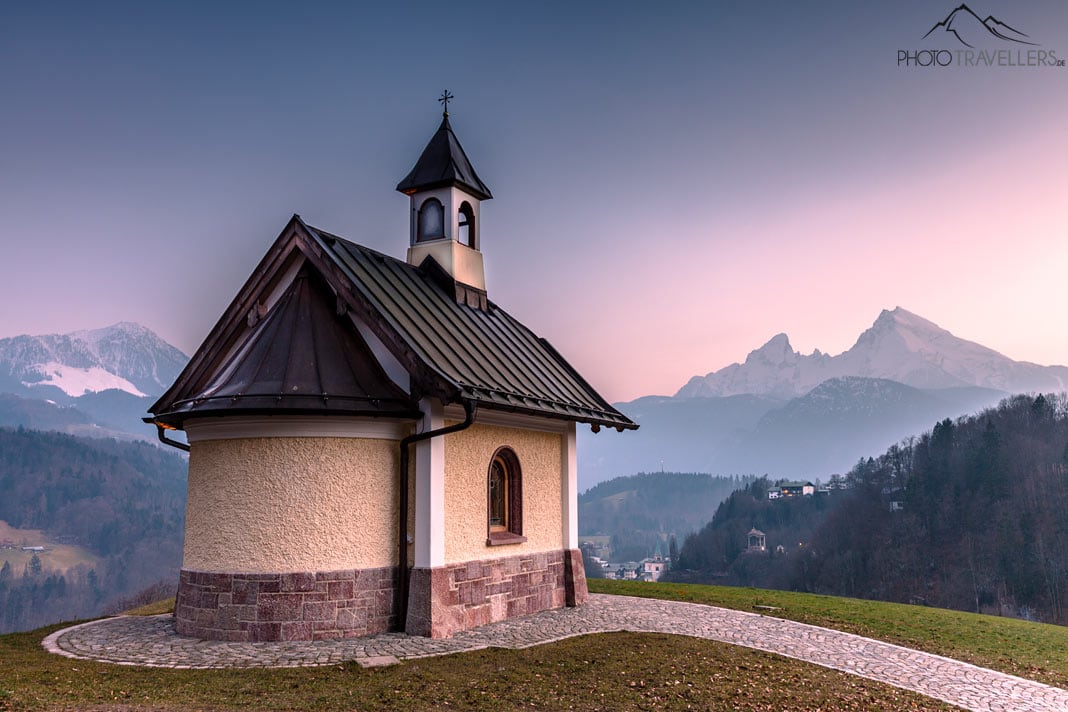 Die Kirchleitn Kapelle am Lockstein mit dem Watzmann
