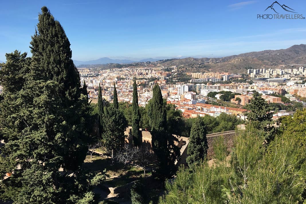 Der Blick von der Festung Castillo de Gibralfaro auf Málaga