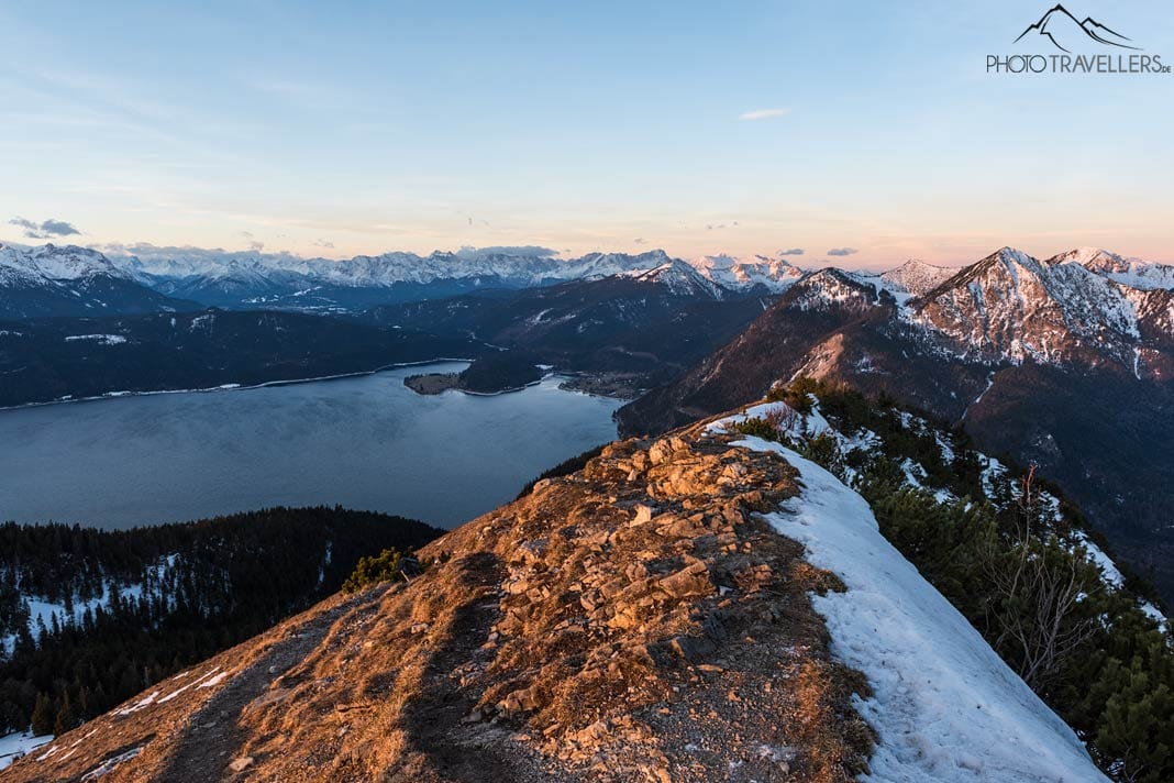 Der Walchensee vom Jochberg am Morgen