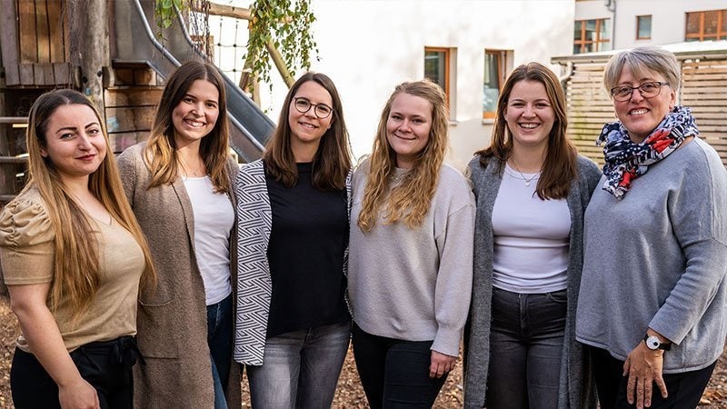 Dieses Bild zeigt Mitarbeiterinnen