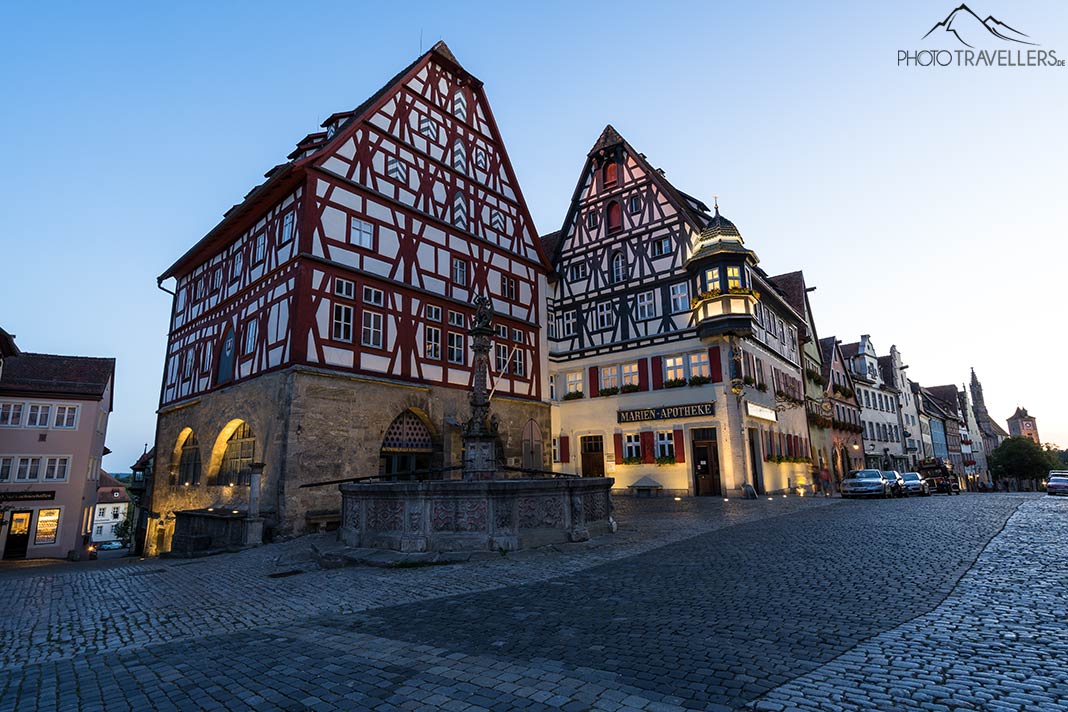 Die Marienapotheke am Marktplatz in Rothenburg ob der Tauber