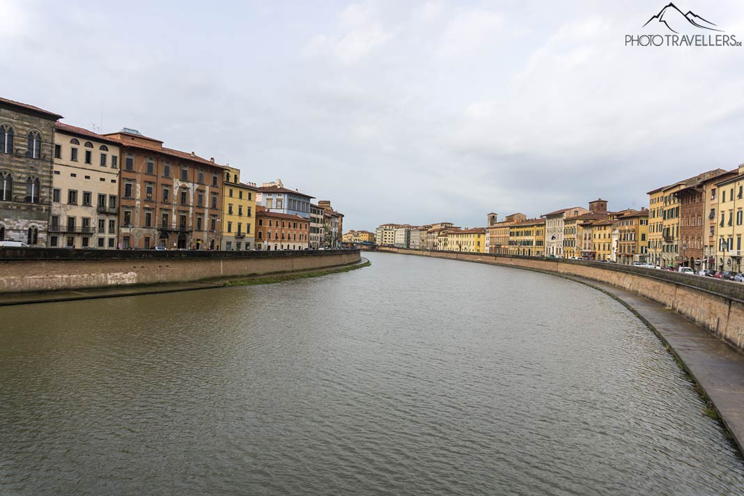 Der Blick über den Arno in Pisa