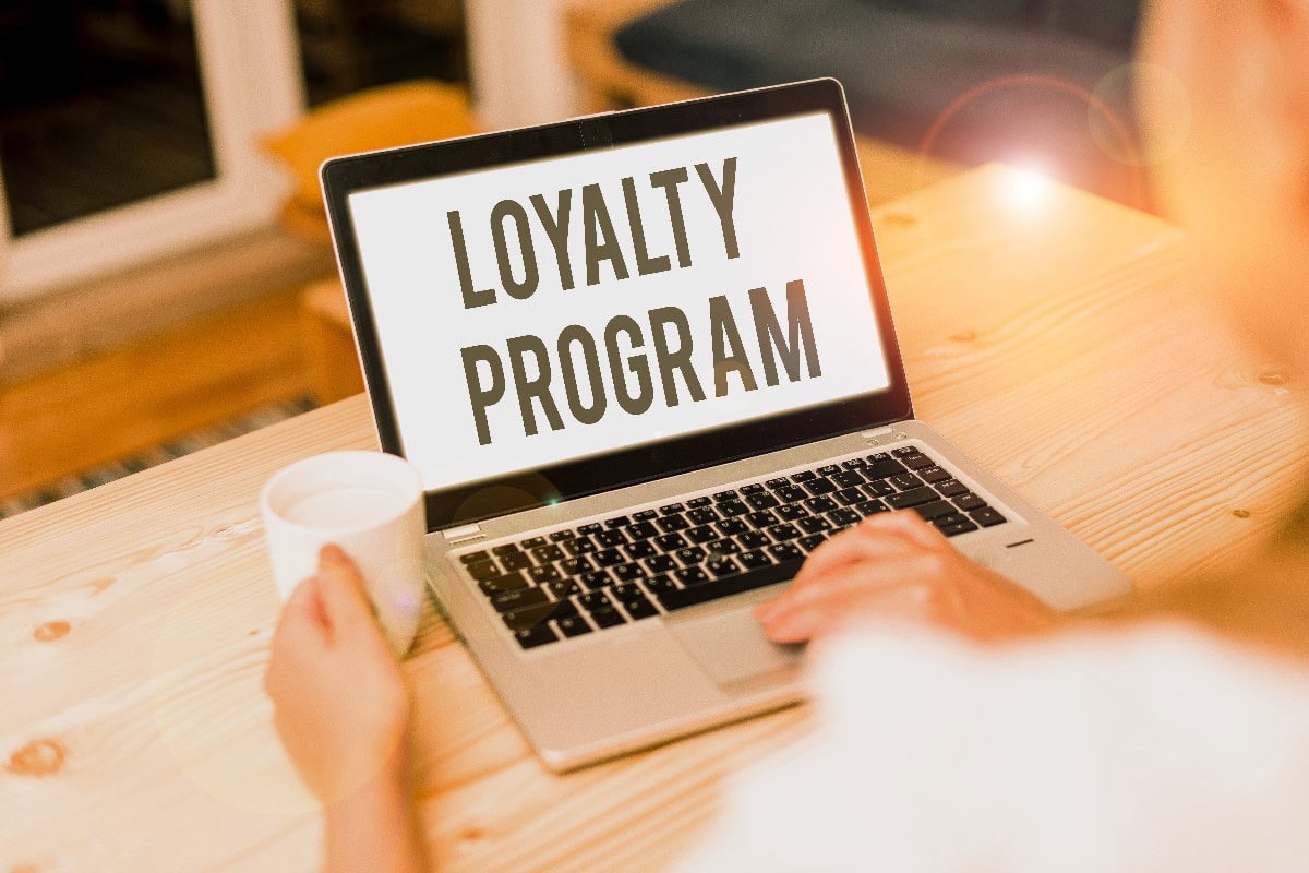 how to travel for free