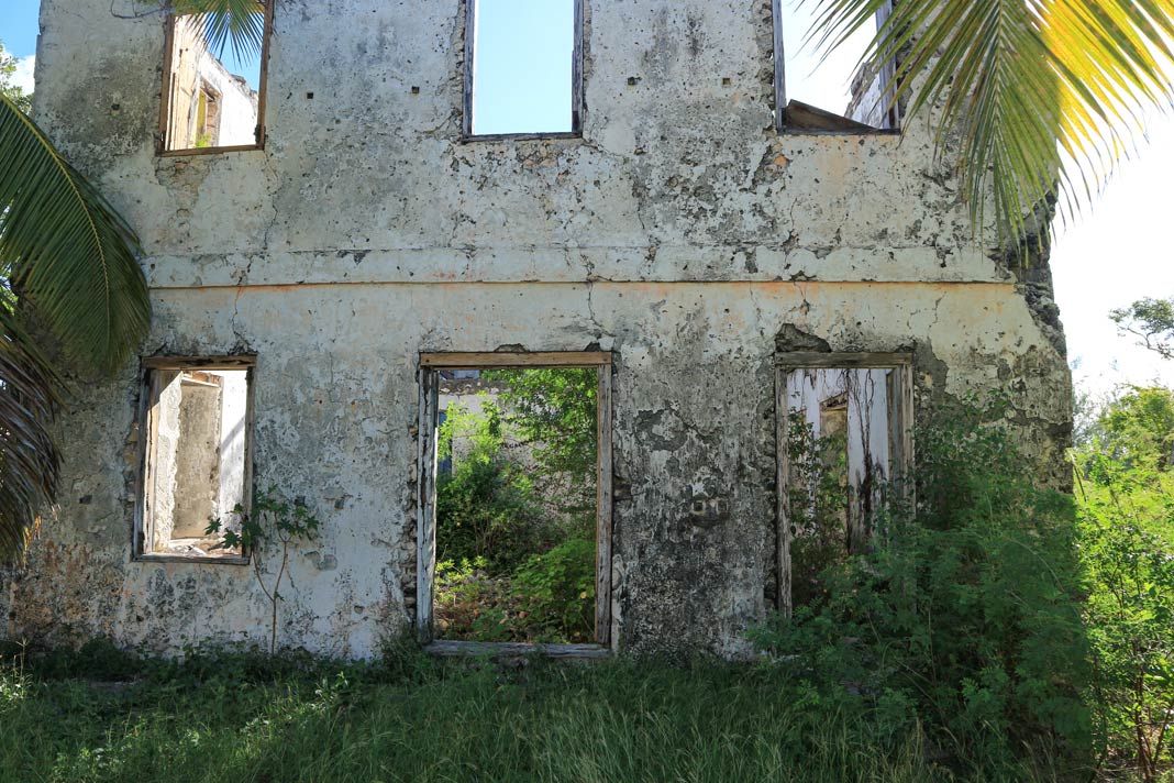 Eine alte Ruine in Port Howe auf Cat Island