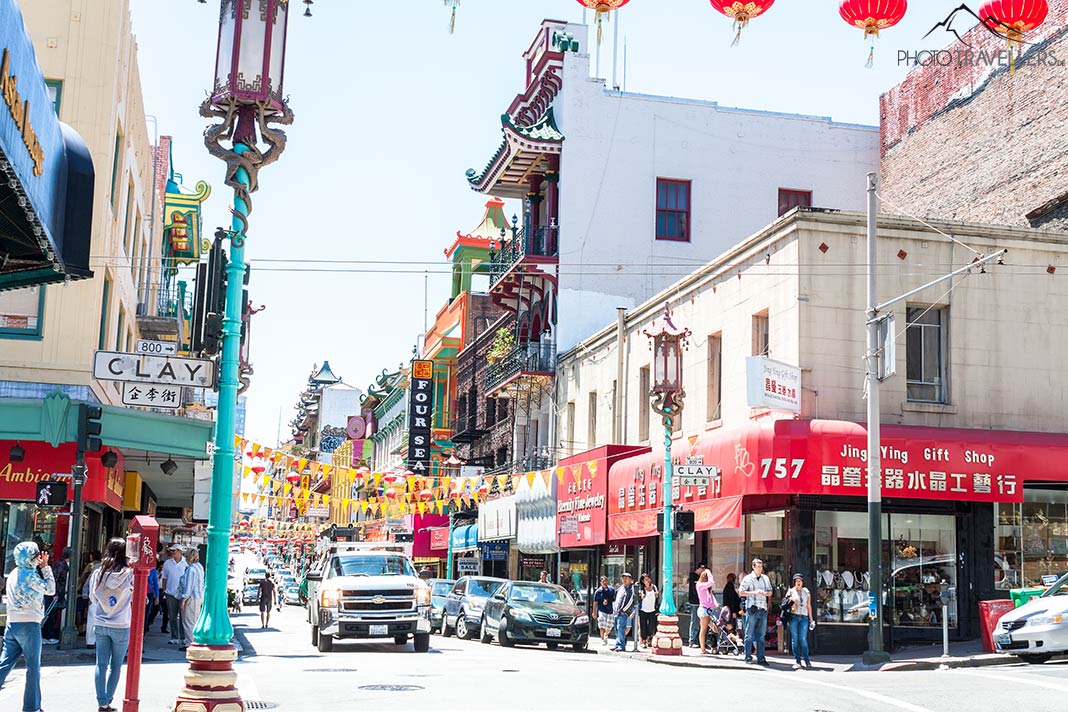 Mitten in Chinatown in San Francisco