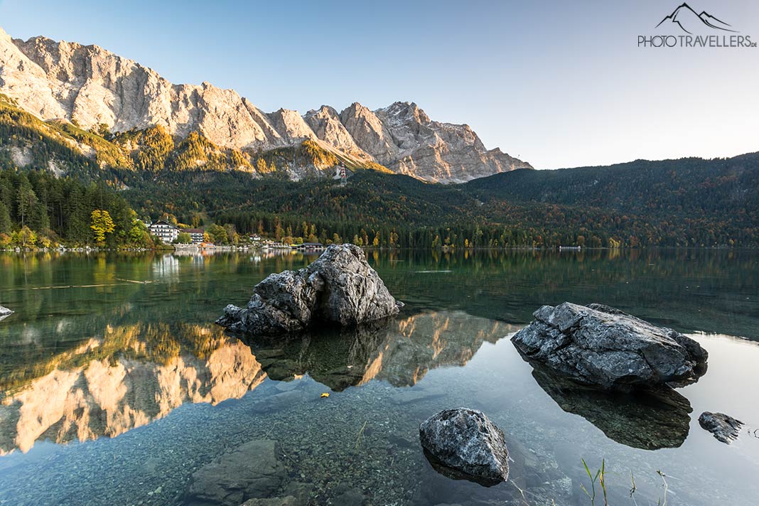 Der Blick über den Eibsee mit der Zugspitze