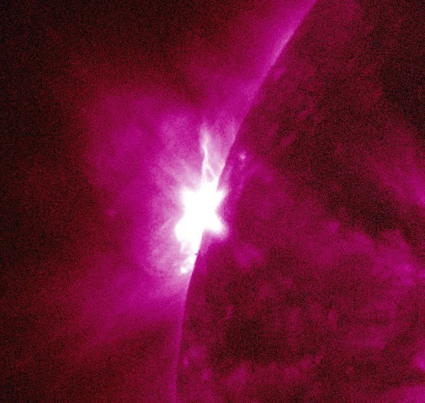 Sonneneruption Solarer Flare der Stärke M 2.2 um 12:53 Uhr