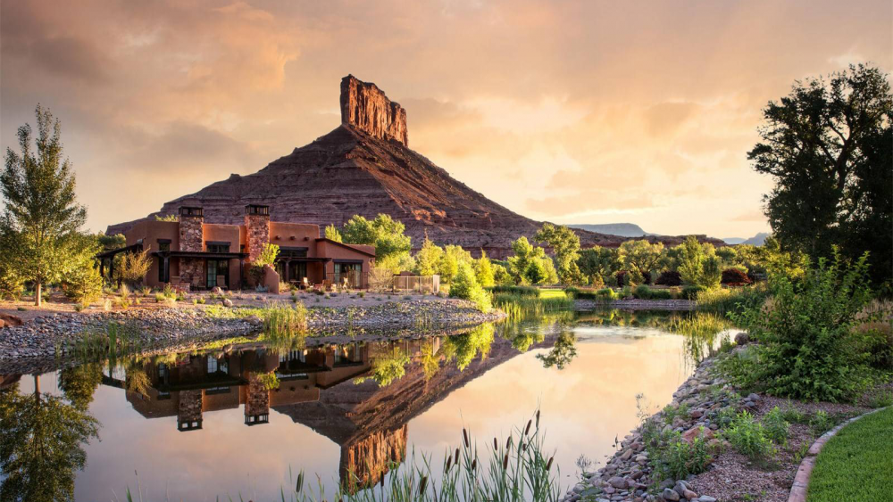 Discovery Channel Founder John Hendricksโ Incredible $400 Million Ranch