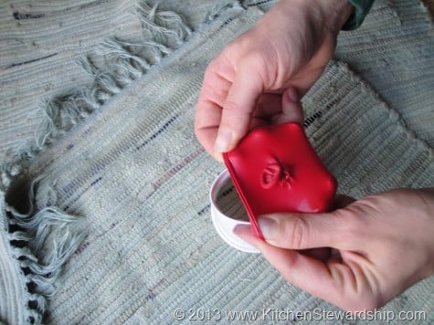 Make Christmas trees and candy canes out of fruits and vegetables! Christmas party ideas including games, real food, and crafts for elementary school kids. Kids party game balloon marshmallow poppers