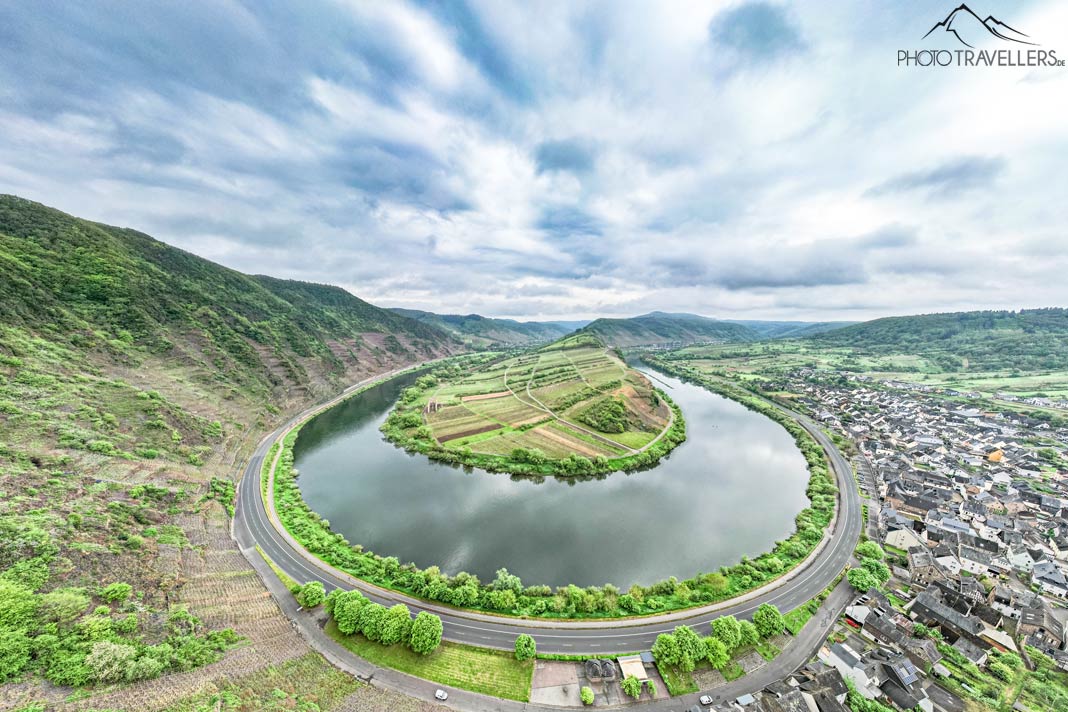 Die Moselschleife bei Bremm