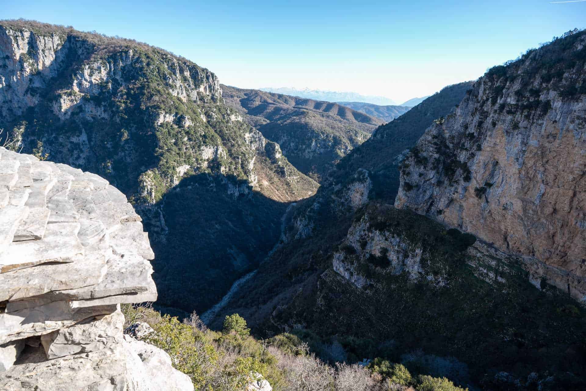 Vikos Schlucht atemberaubende Landschaftsansicht - Griechenland Rundreise Vikos Schlucht atemberaubende Landschaftsansicht - Griechenland Rundreise