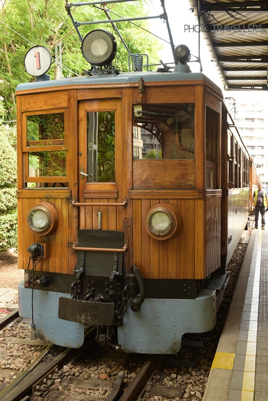 Der Triebwagen vom "Roten Blitz" im Bahnhof von Palma