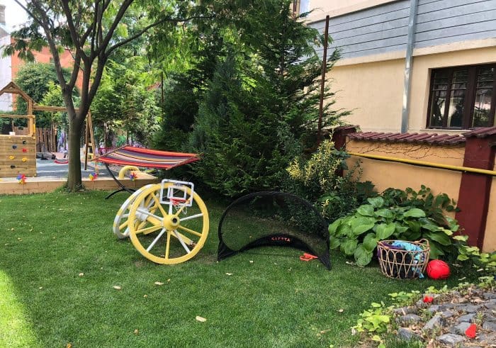 Amai Garden - Gradina cu Loc de Joaca Petreceri in Inima Bucurestiului playground outdoor