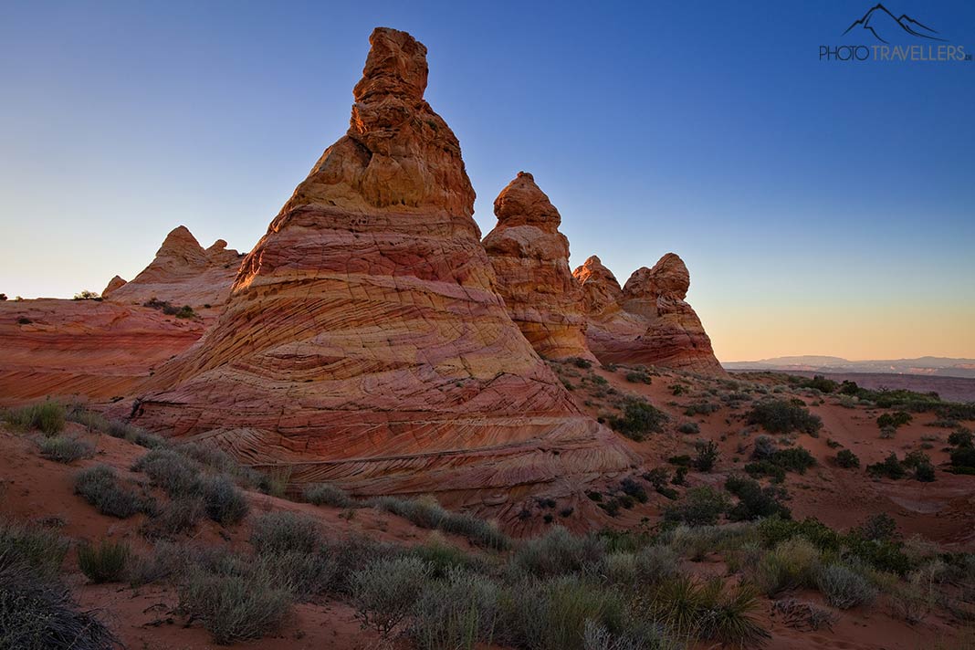 Rotorange Sandsteinformationen im Gebiet der Coyote Buttes South in Arizona im Abendlicht