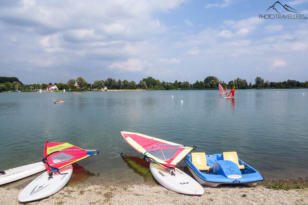 Surfbretter am Guggenberger See