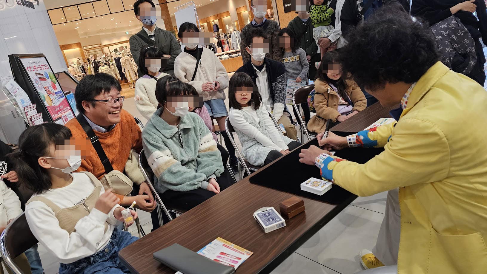 北陸新幹線 金沢敦賀間の開業記念イベント「こどもまんなか のりもの+マルシェ」 4 イオンモール マジックショー