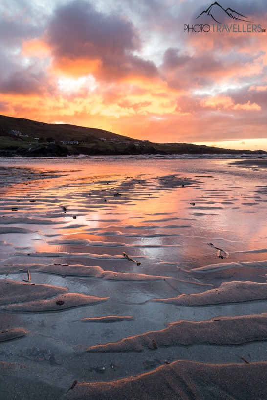 Bearbeitetes Testbild der Canon EOS R mit einem bunten Sonnenuntergang am Strand