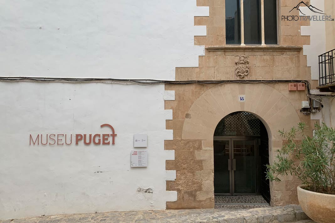 Der Eingang zum Museo Puget in Ibiza Stadt