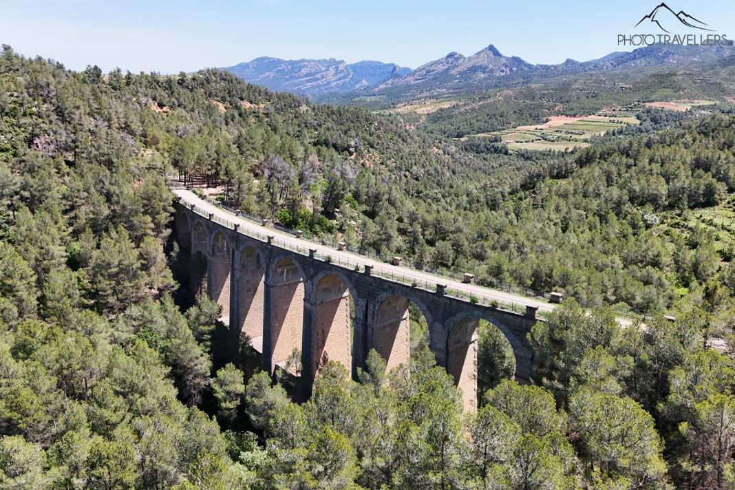Ein Viadukt des Radwegs Vía Verde de la Val de Zafán in Aragonien