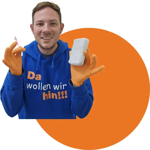 TopCar Inhaber mit Wekrzeug zum Keramik beschichten in der Hand