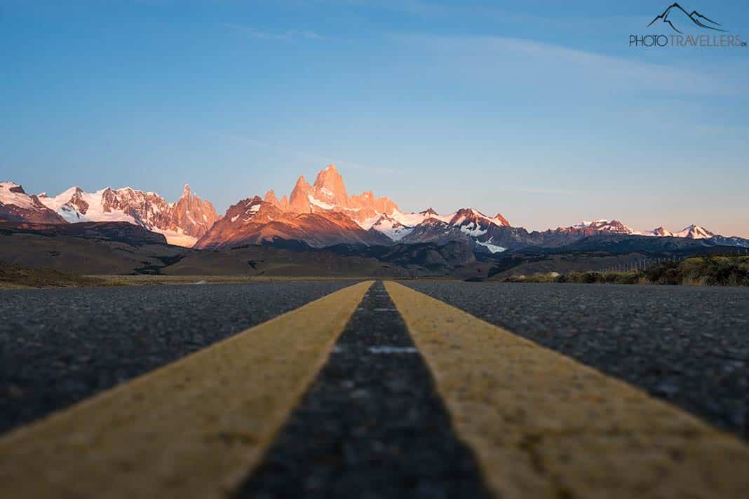 Die Straße nach El Ehaltén mit dem Fitz Roy im Morgenlicht