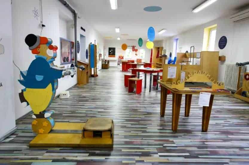 Oraselul cunoasterii exponate interior Locuri de Petreceri in Aer Liber pentru Copii Bucuresti