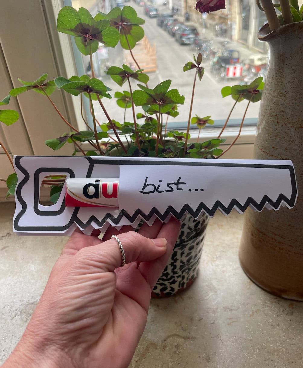 Cooles Vatertagsgeschenk basteln mit einer Säge als Klappkarte und Duplo