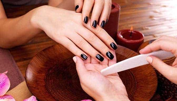 CRANBERRY NAIL CARE TREATMENTS: ANTIOXIDANT SOAKS FOR NOURISHING CUTICLES AND STRENGTHENING NAILS 4 the benefits of nail hydration